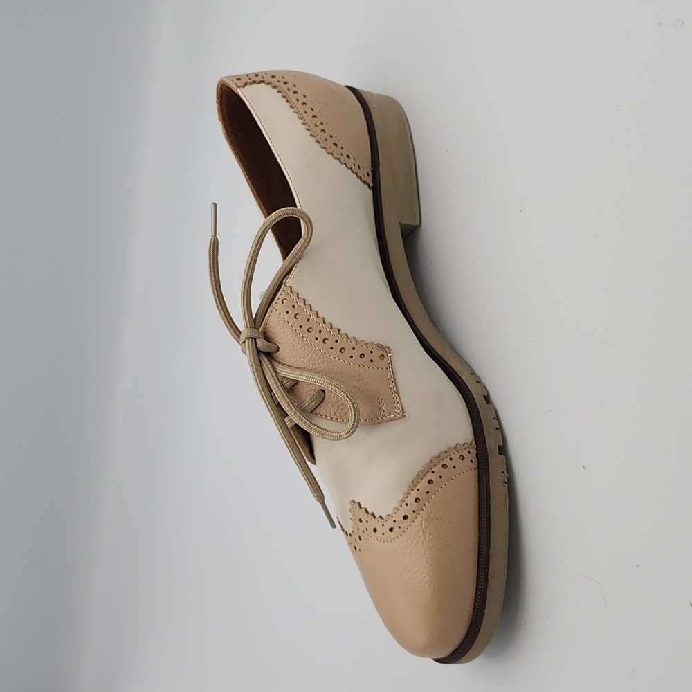 FERRAGAMO Cream & Tan Wingtip Laced Oxfords, Size 6½C - Picture 7 of 7